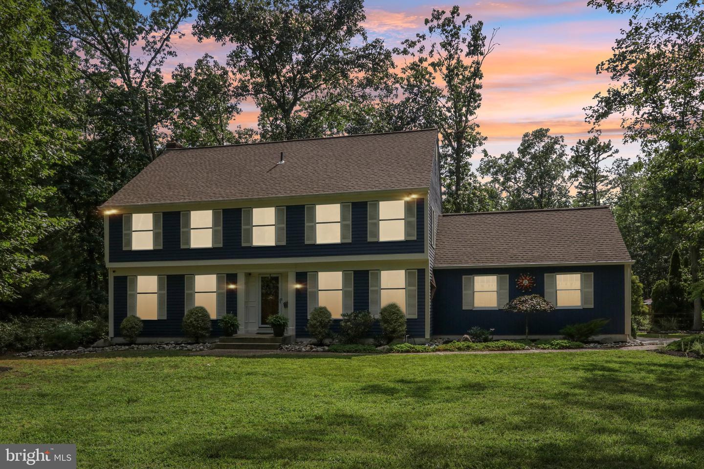 4 Roxbury Dr