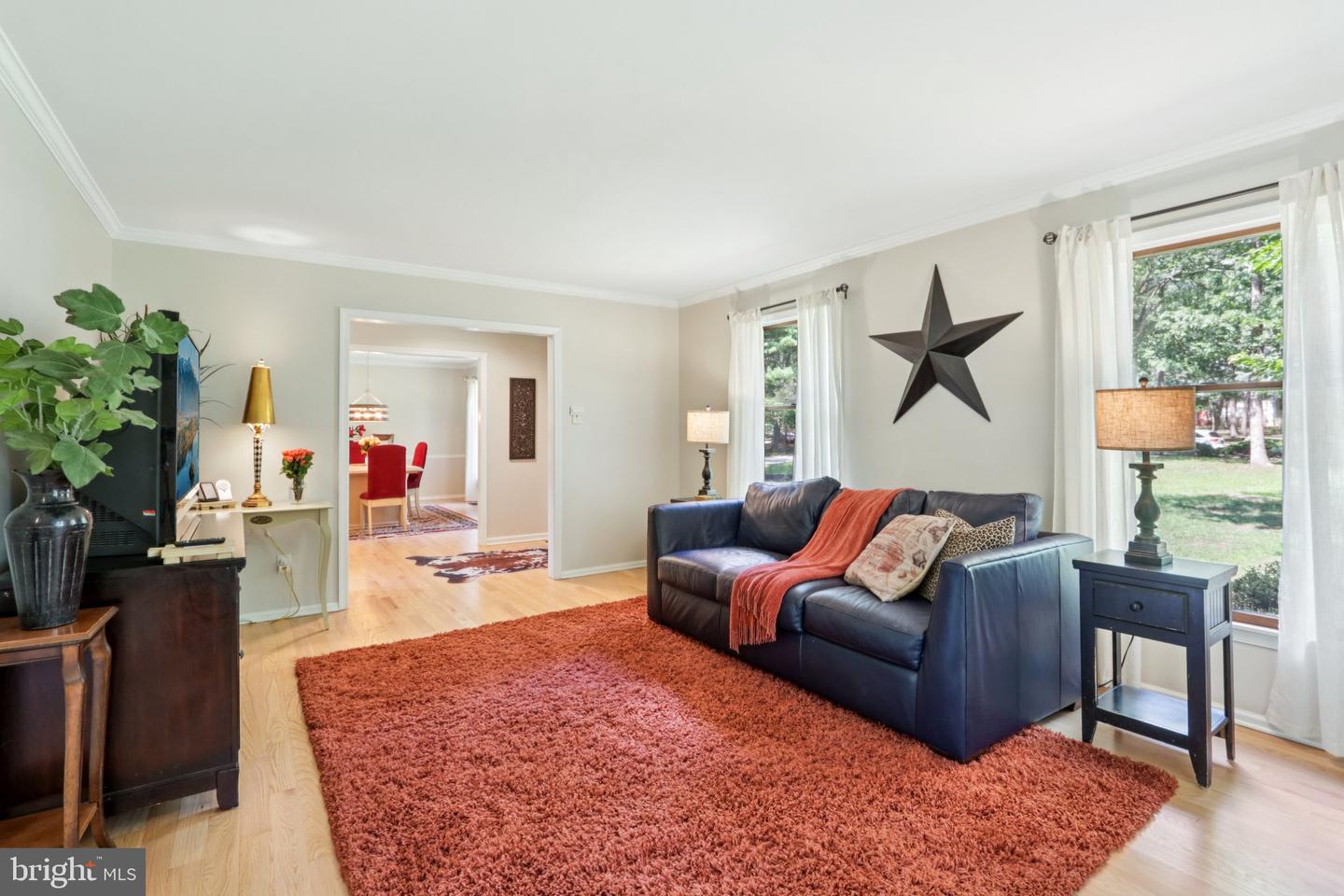 4 Roxbury Dr