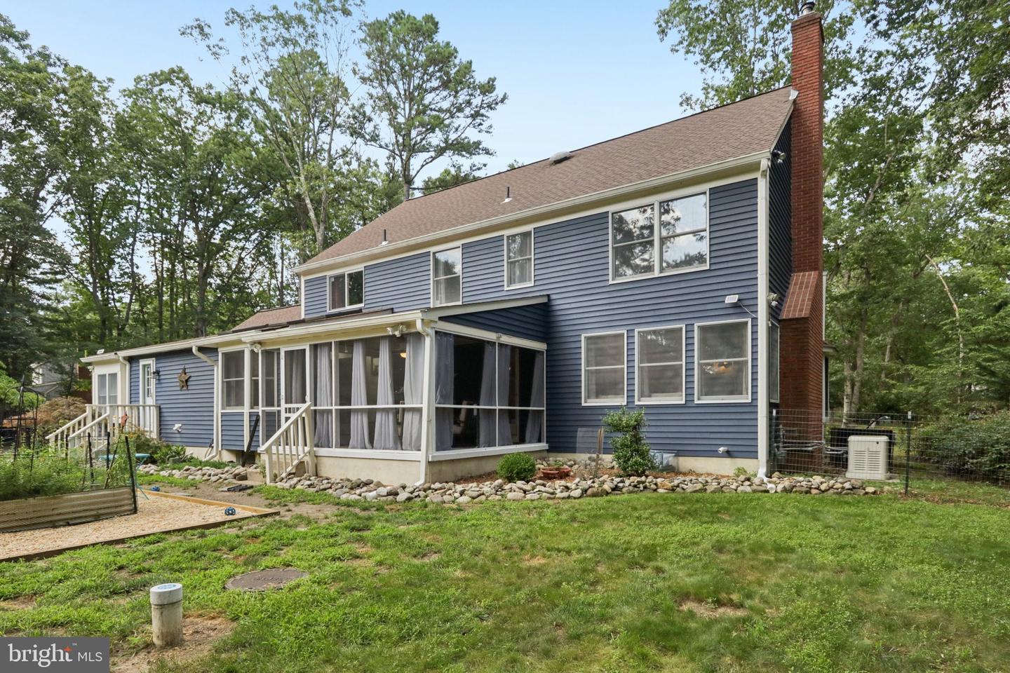 4 Roxbury Dr
