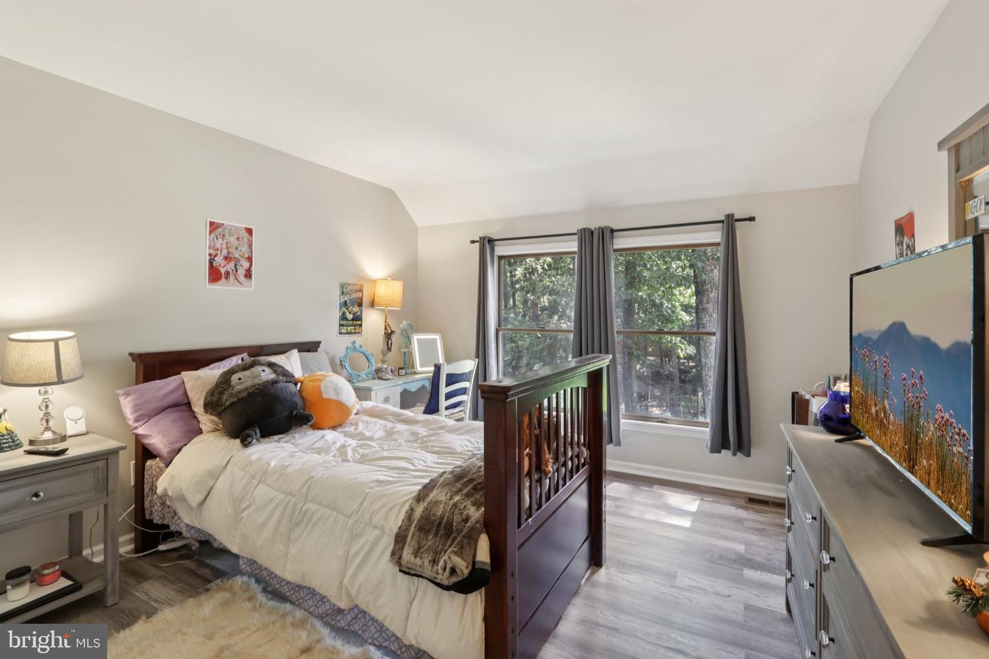 4 Roxbury Dr