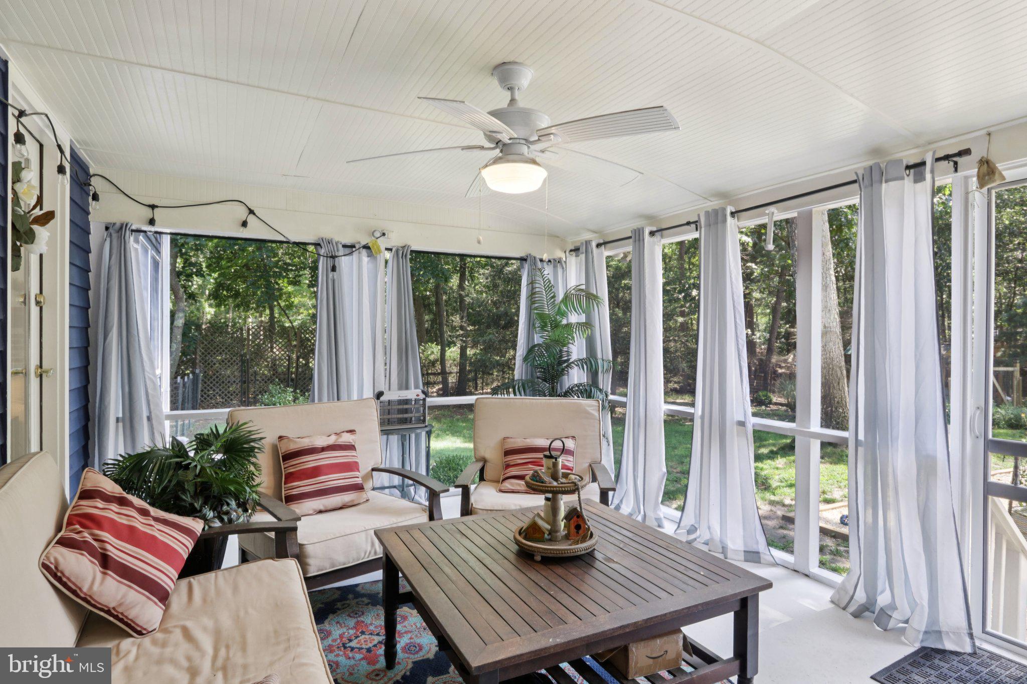 4 Roxbury Dr