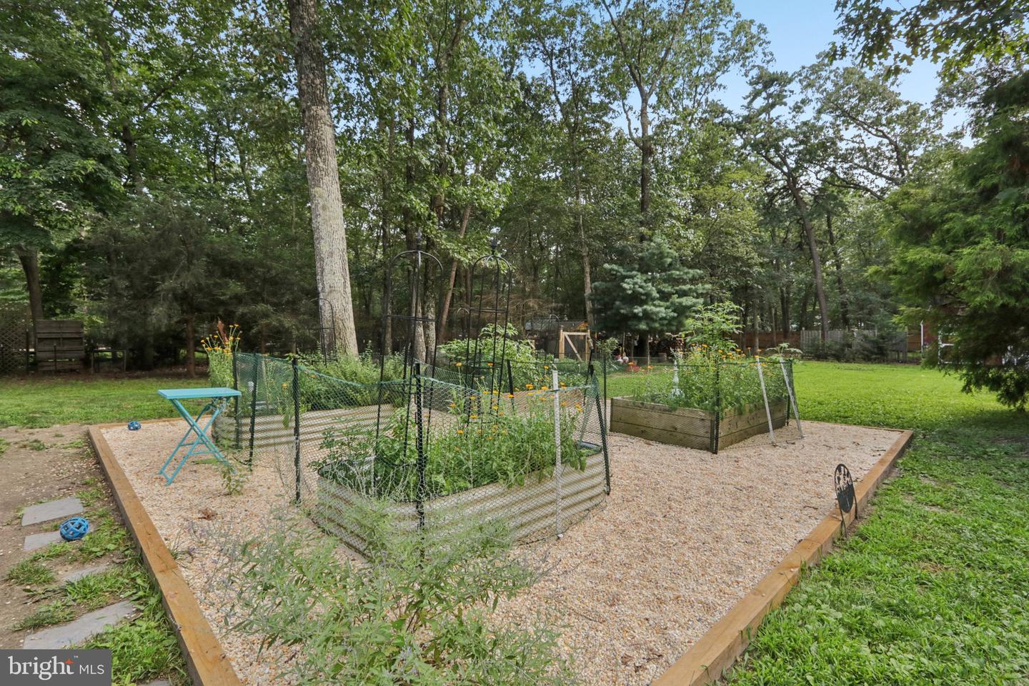 4 Roxbury Dr