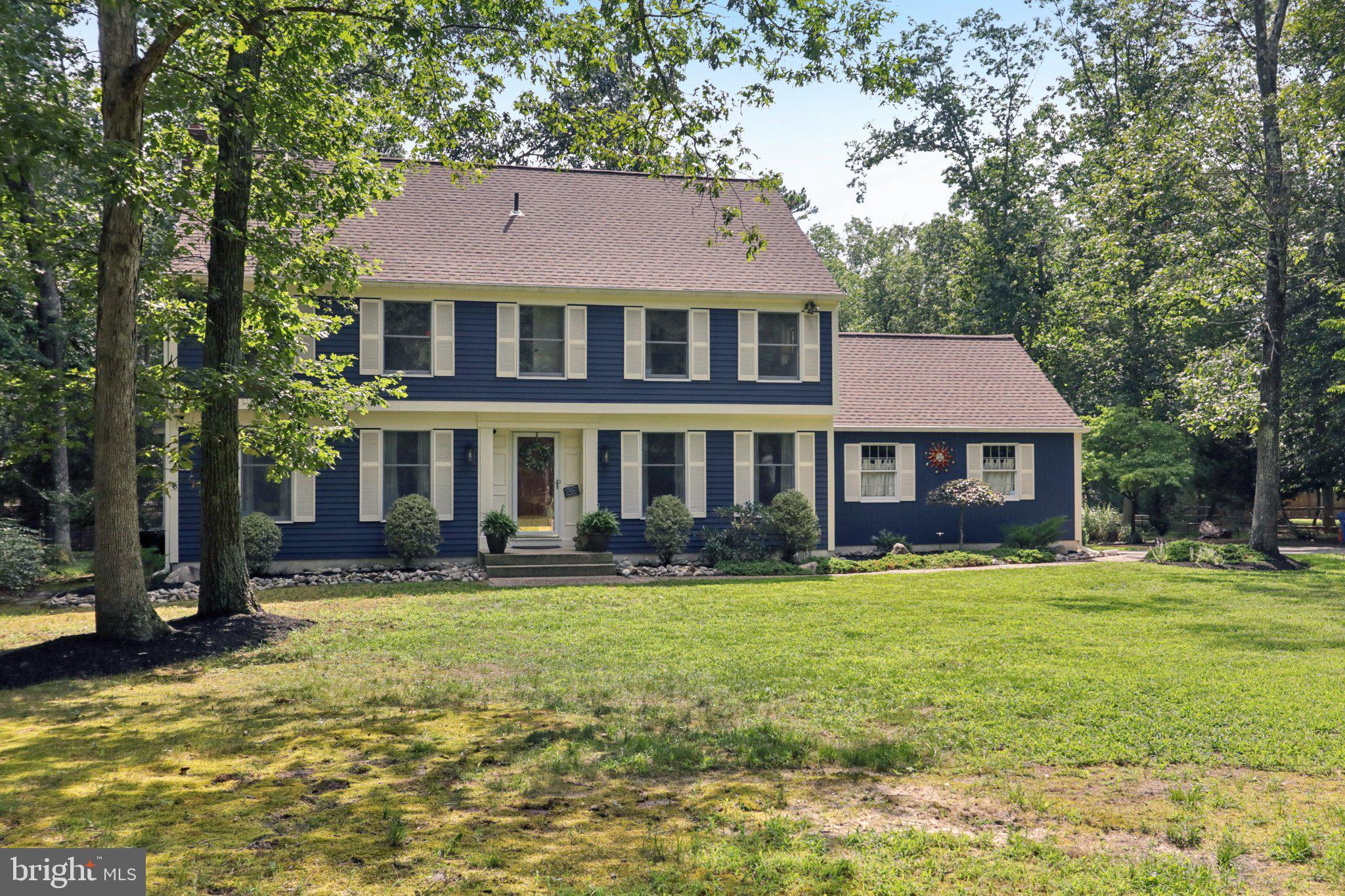 4 Roxbury Dr