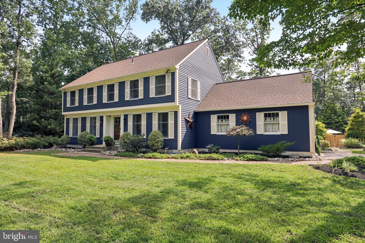 4 Roxbury Dr