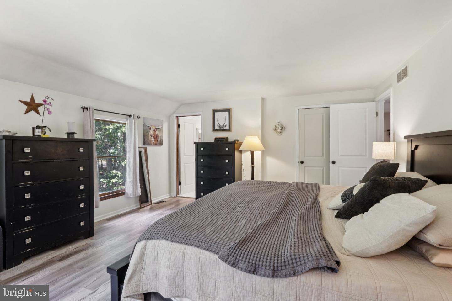 4 Roxbury Dr