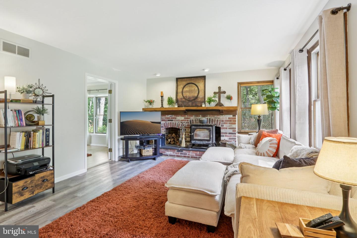 4 Roxbury Dr