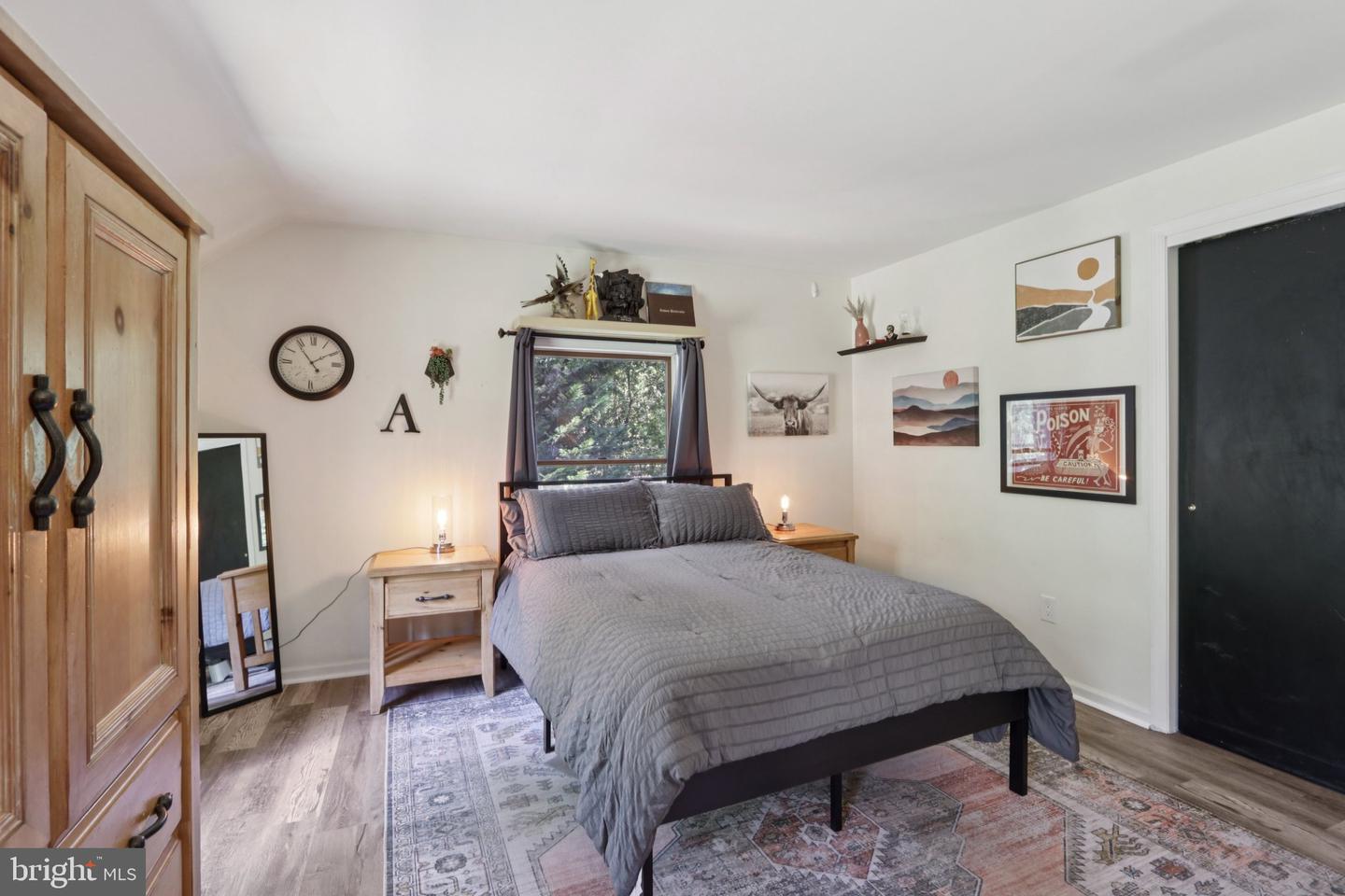 4 Roxbury Dr
