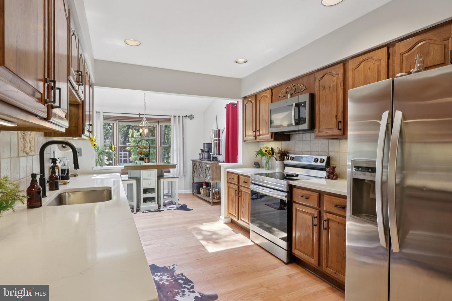 4 Roxbury Dr