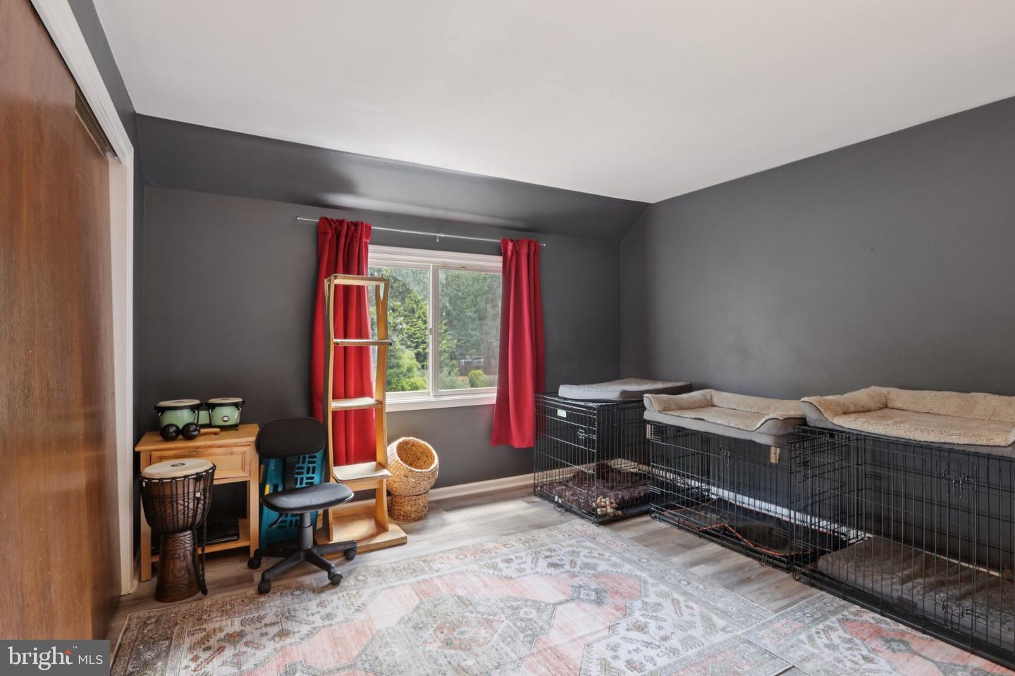 4 Roxbury Dr