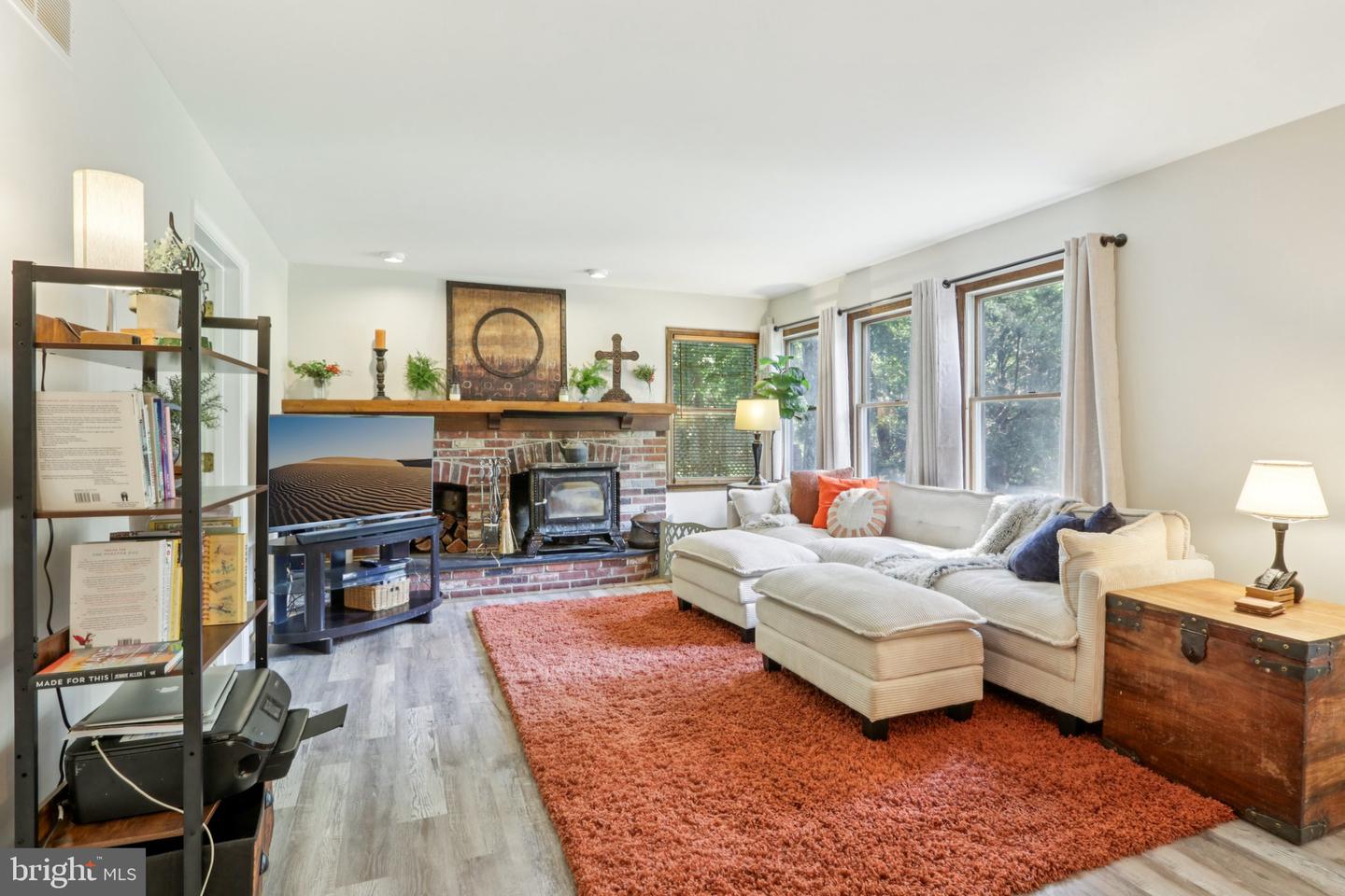 4 Roxbury Dr
