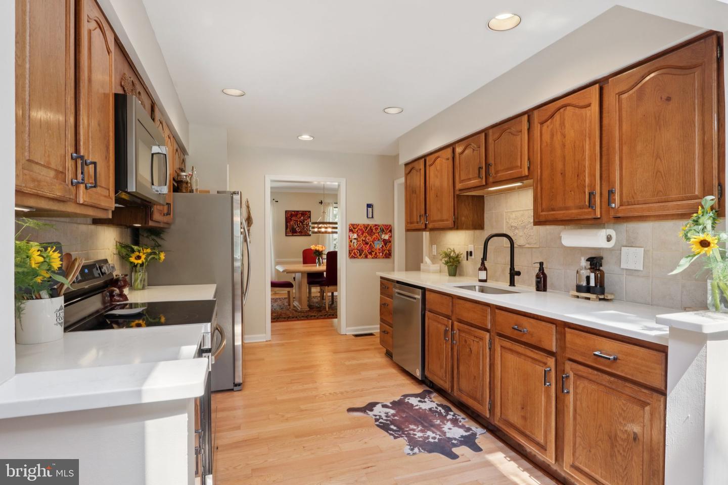 4 Roxbury Dr