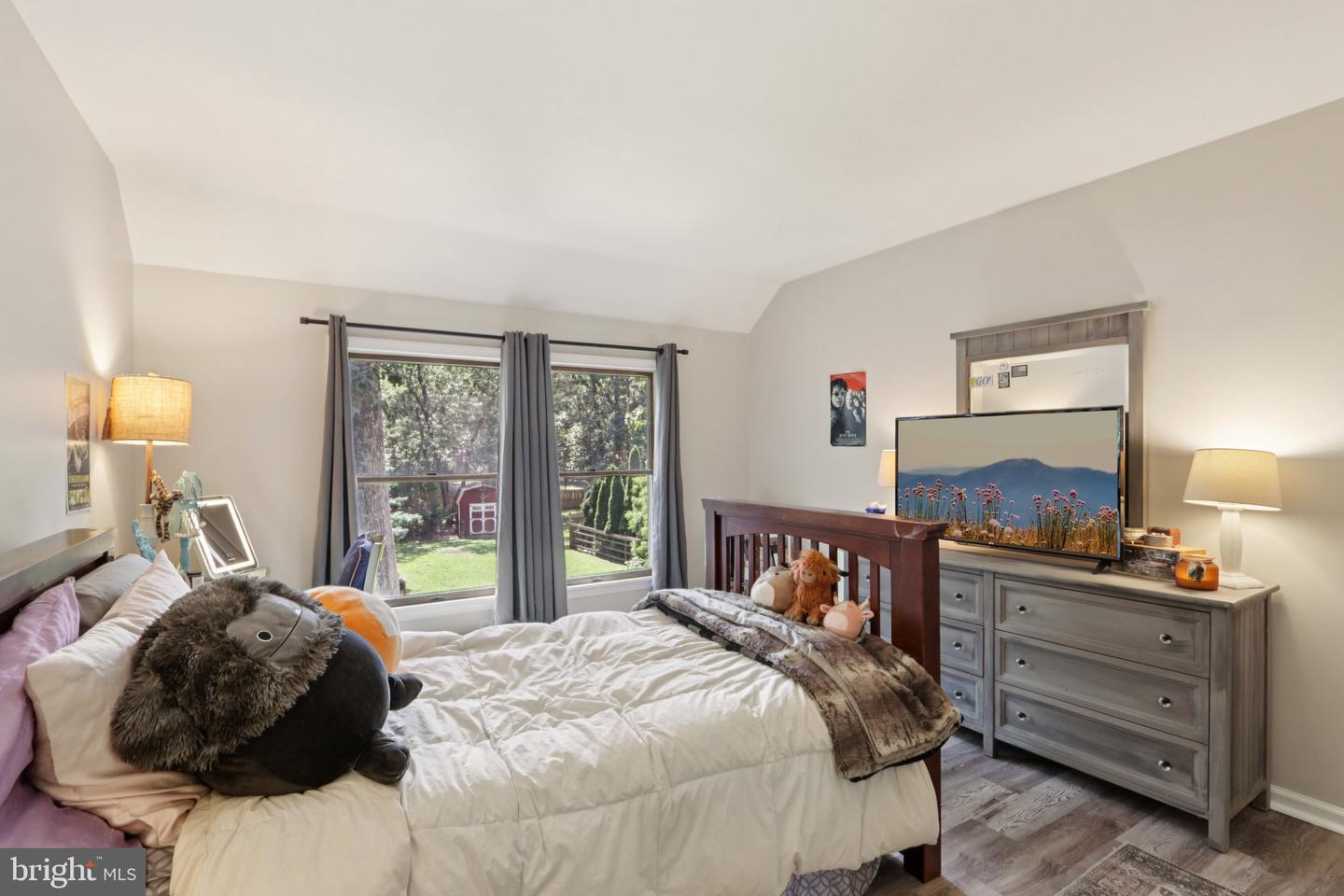 4 Roxbury Dr