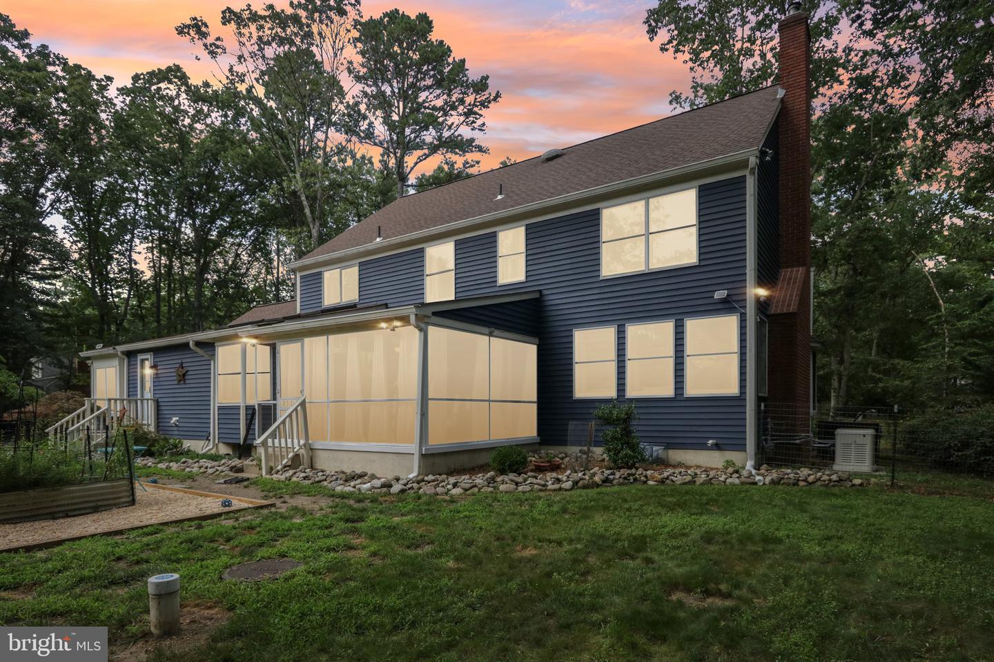 4 Roxbury Dr