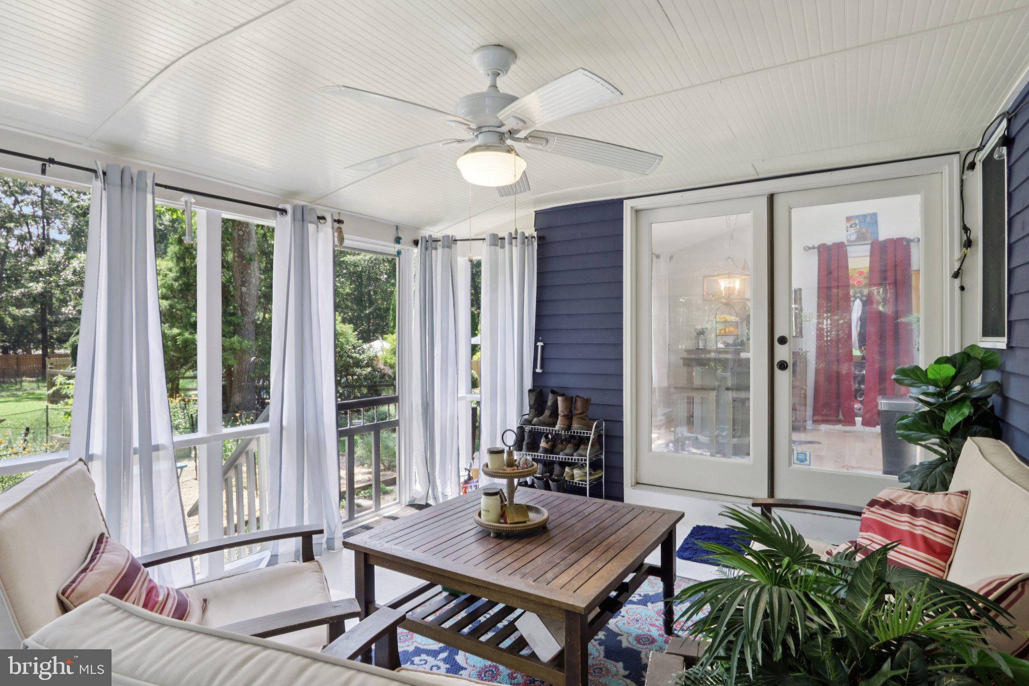 4 Roxbury Dr