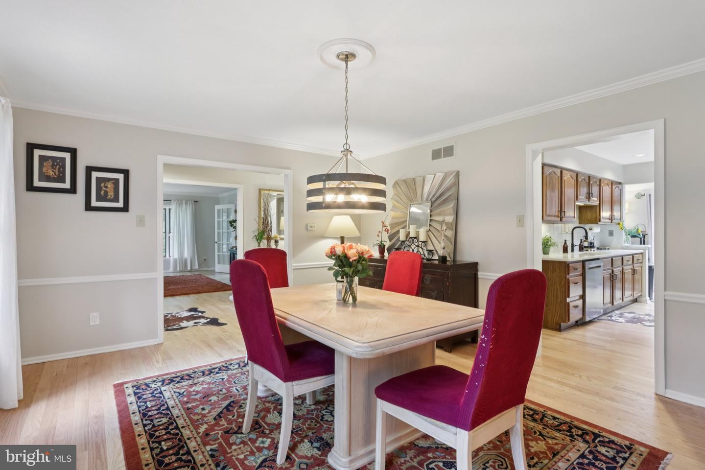 4 Roxbury Dr