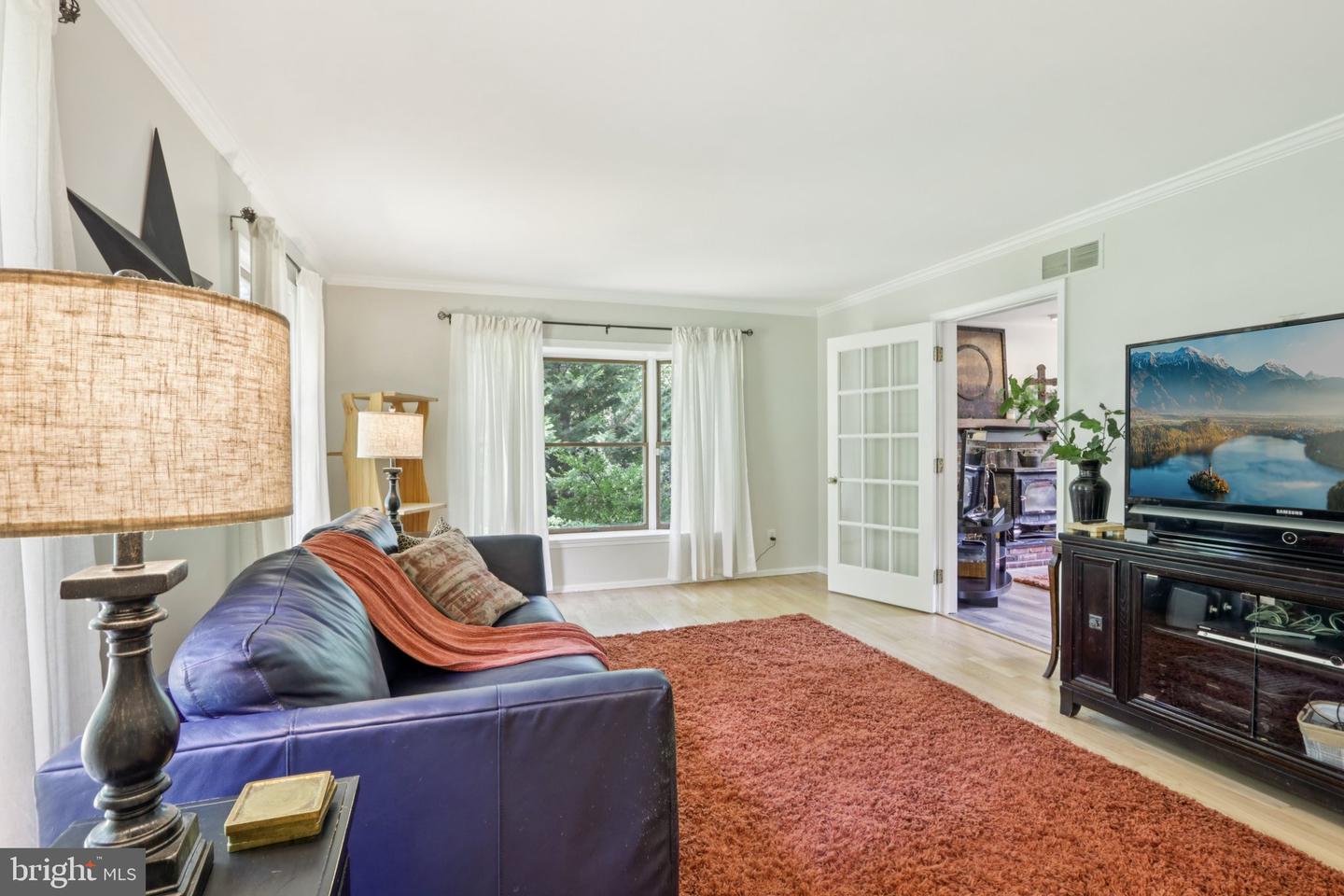 4 Roxbury Dr