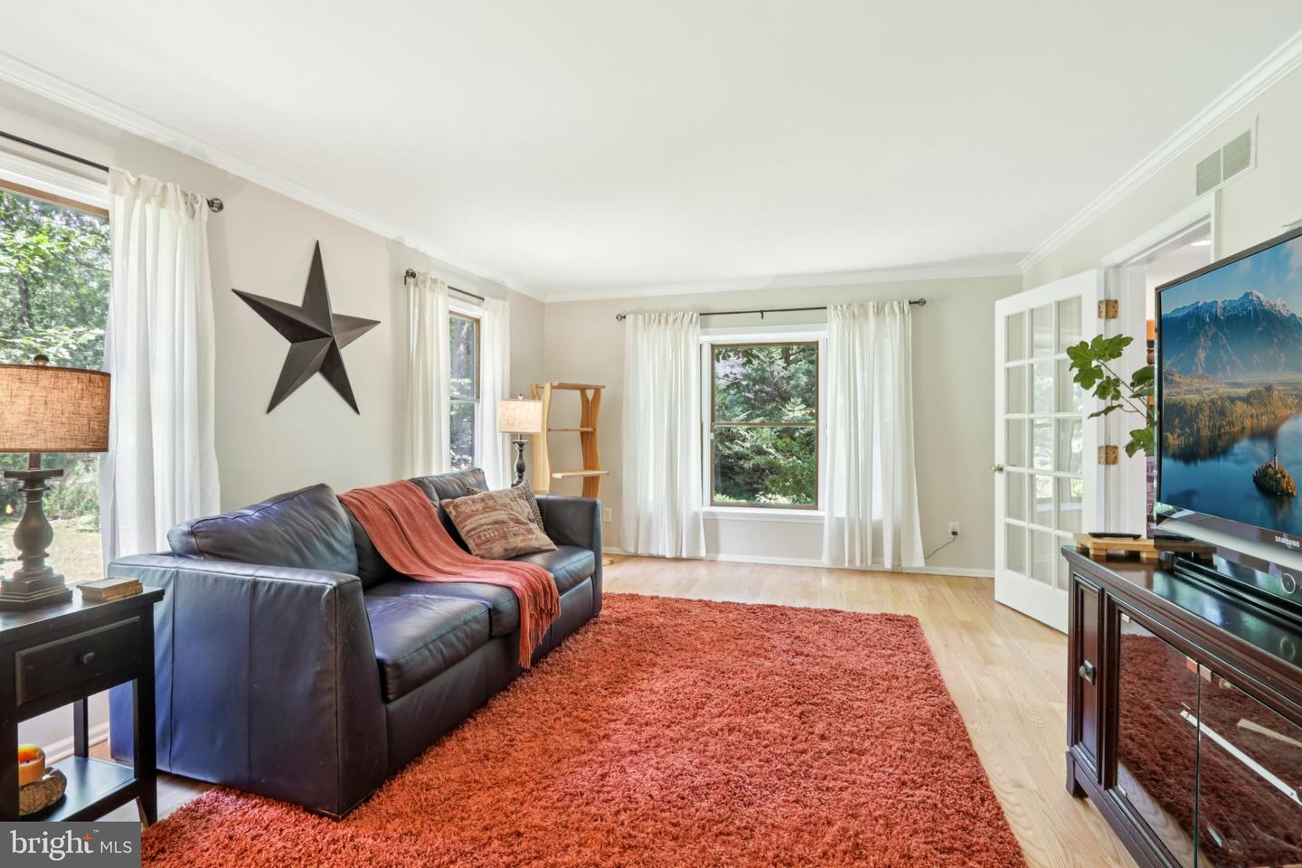 4 Roxbury Dr