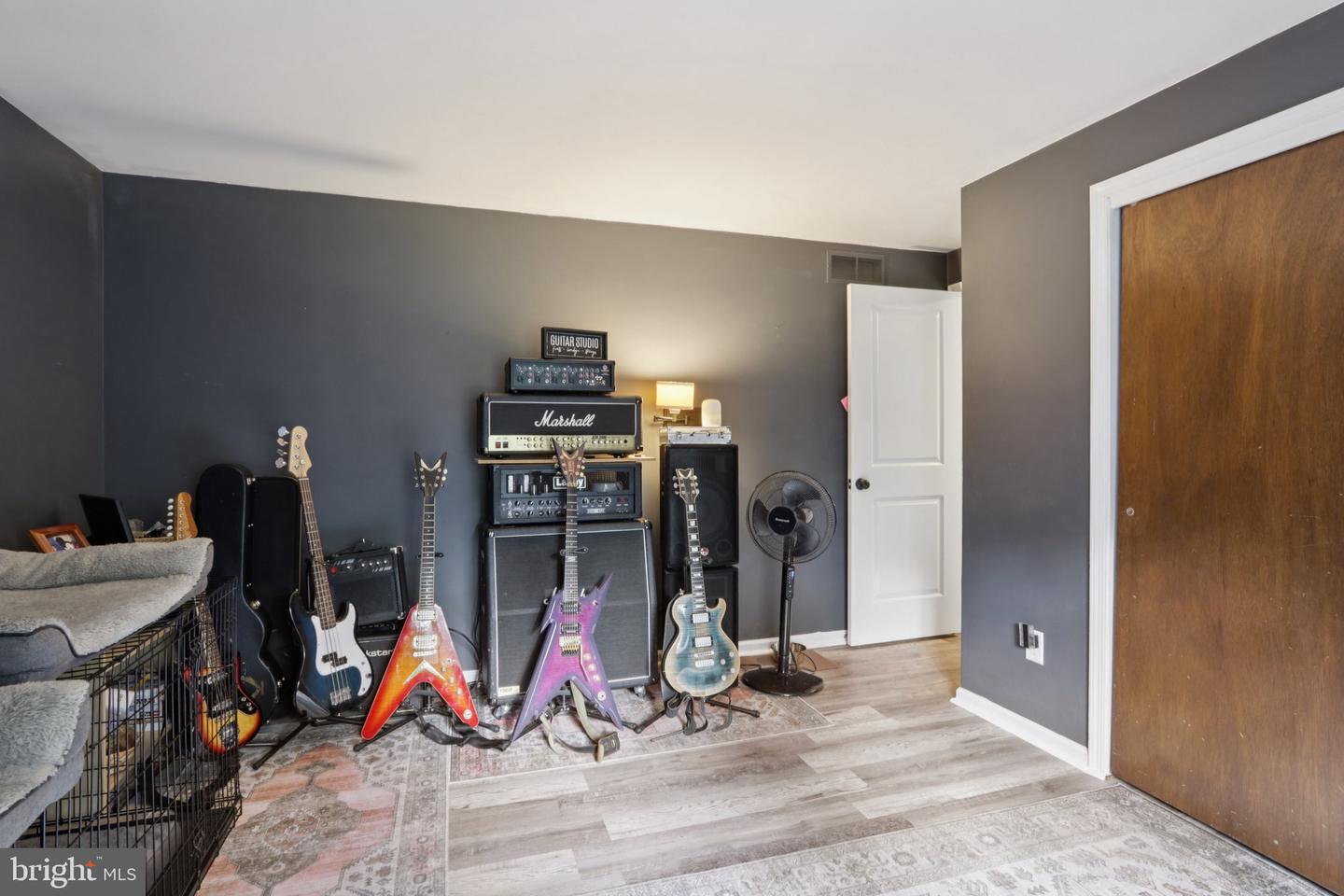 4 Roxbury Dr