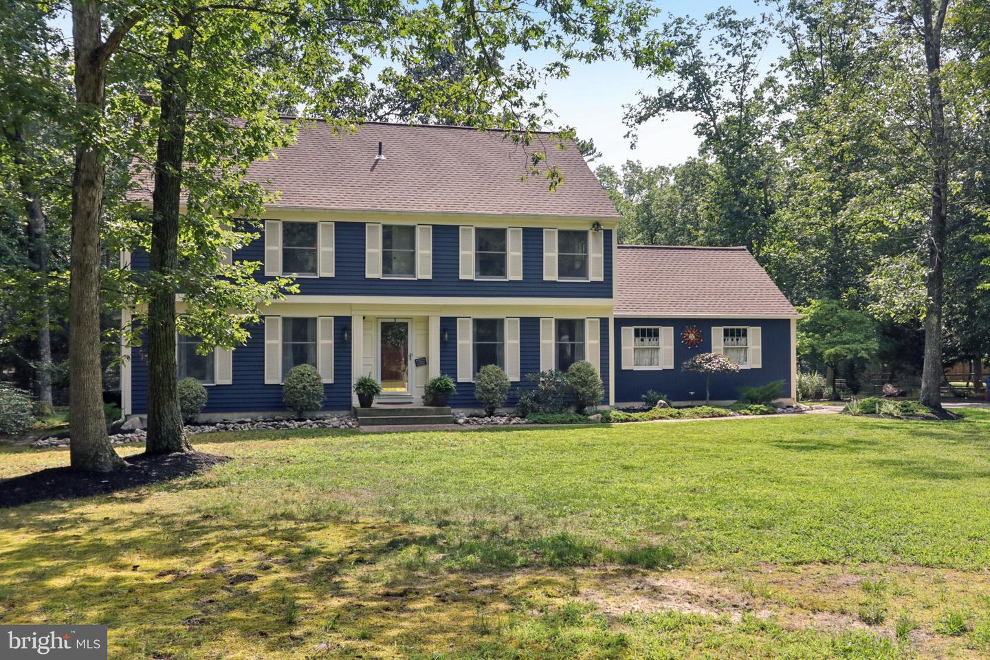 4 Roxbury Dr