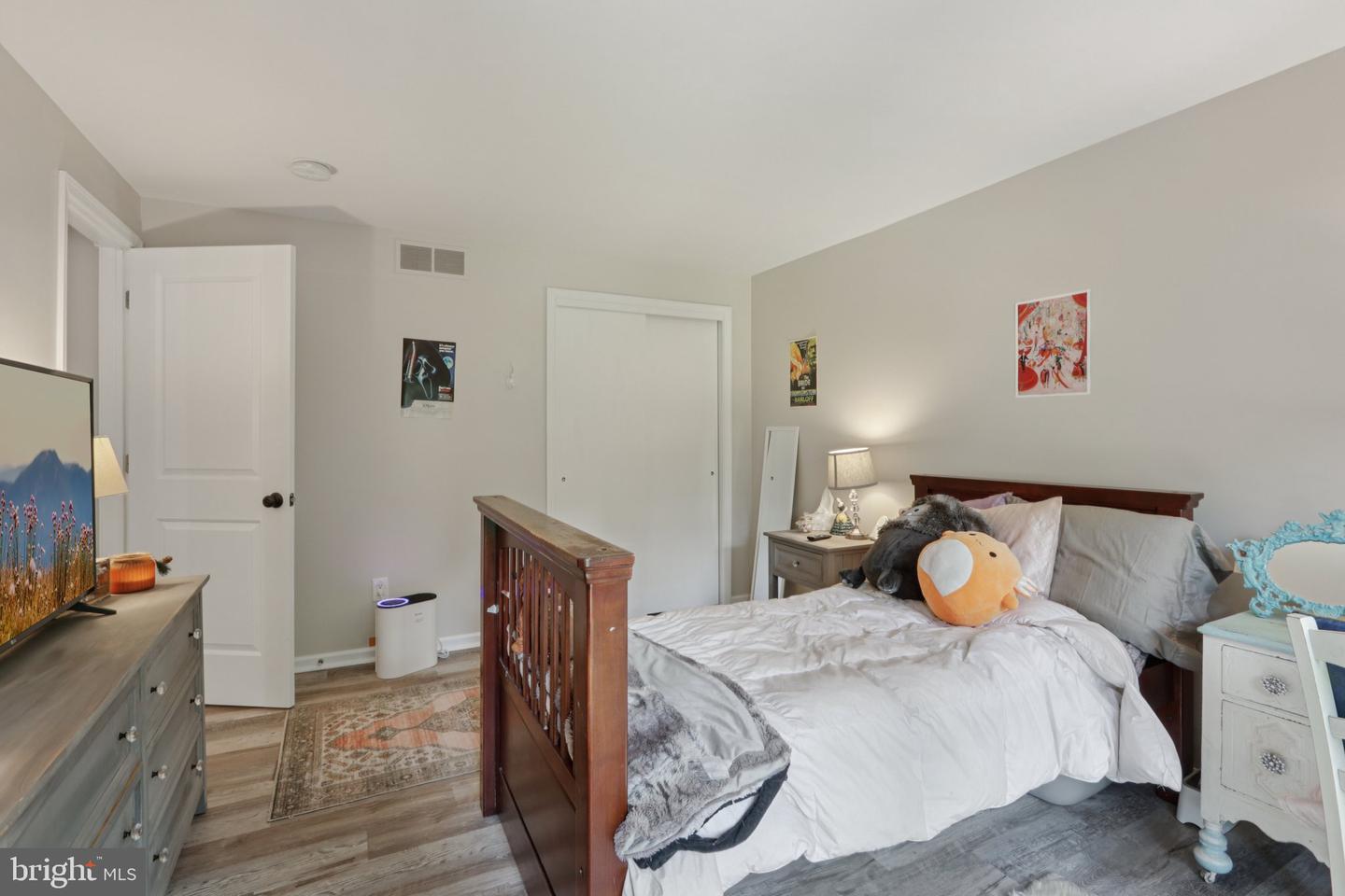 4 Roxbury Dr