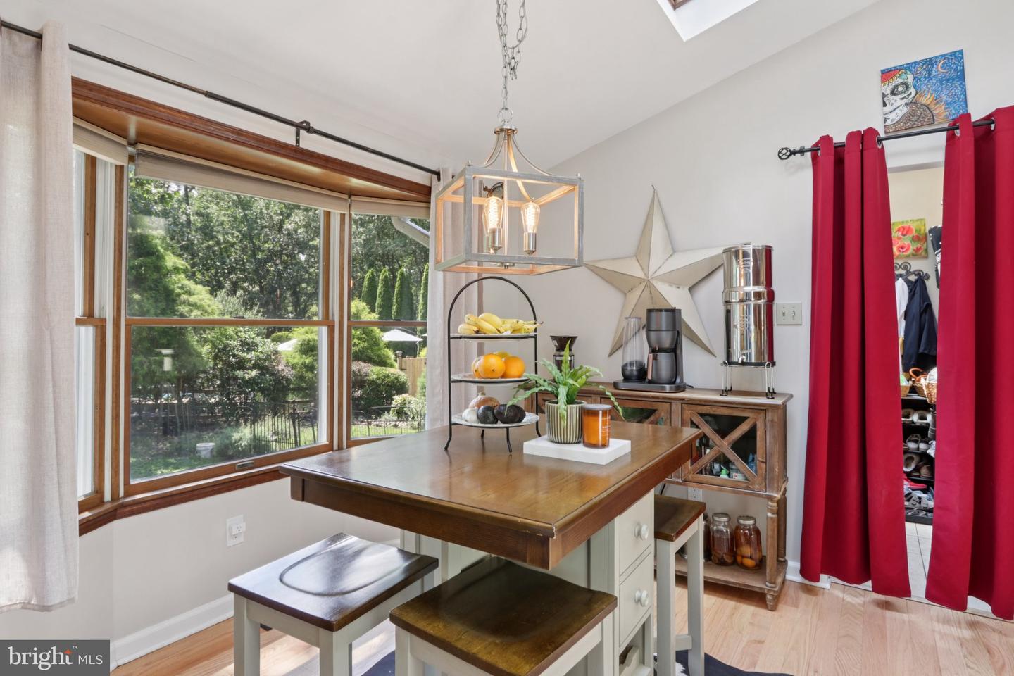 4 Roxbury Dr