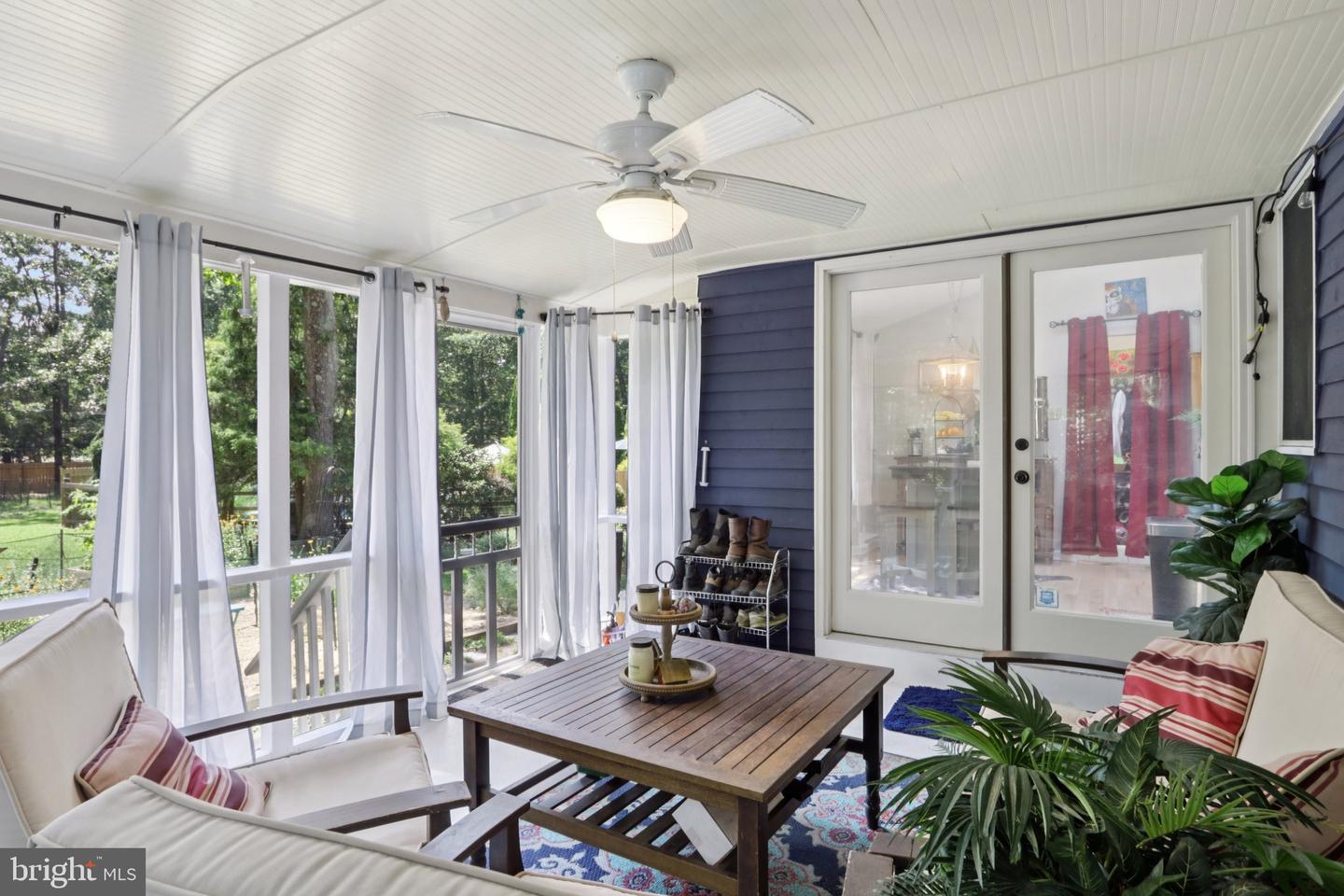 4 Roxbury Dr