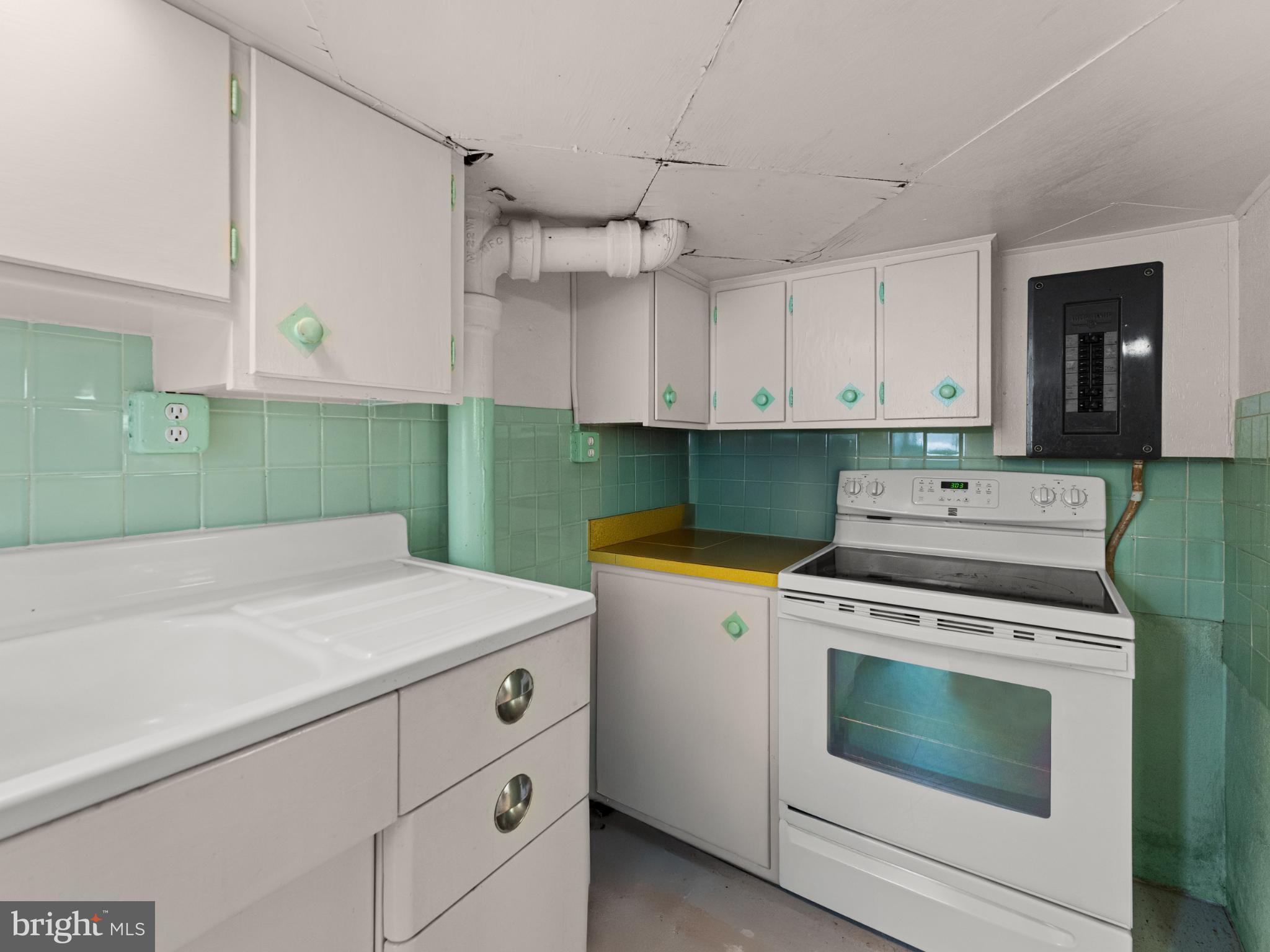 198 S LINCOLN AVENUE