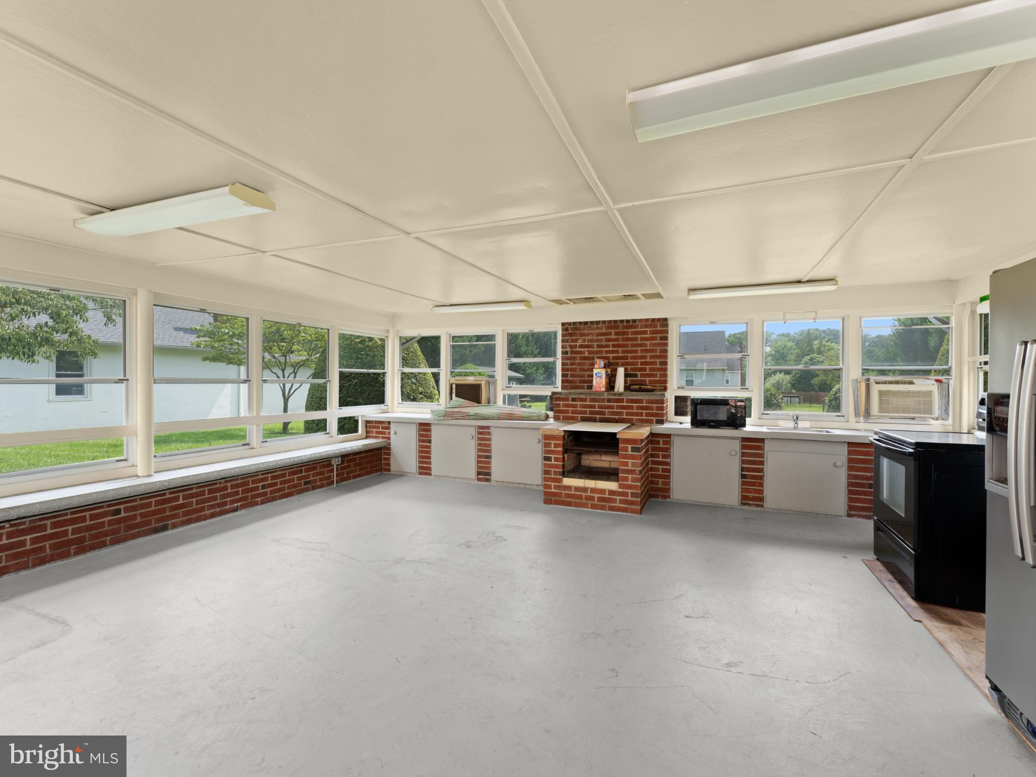 198 S LINCOLN AVENUE