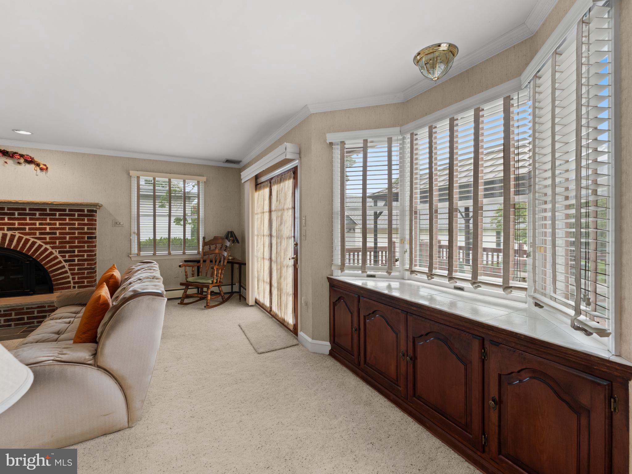 198 S LINCOLN AVENUE