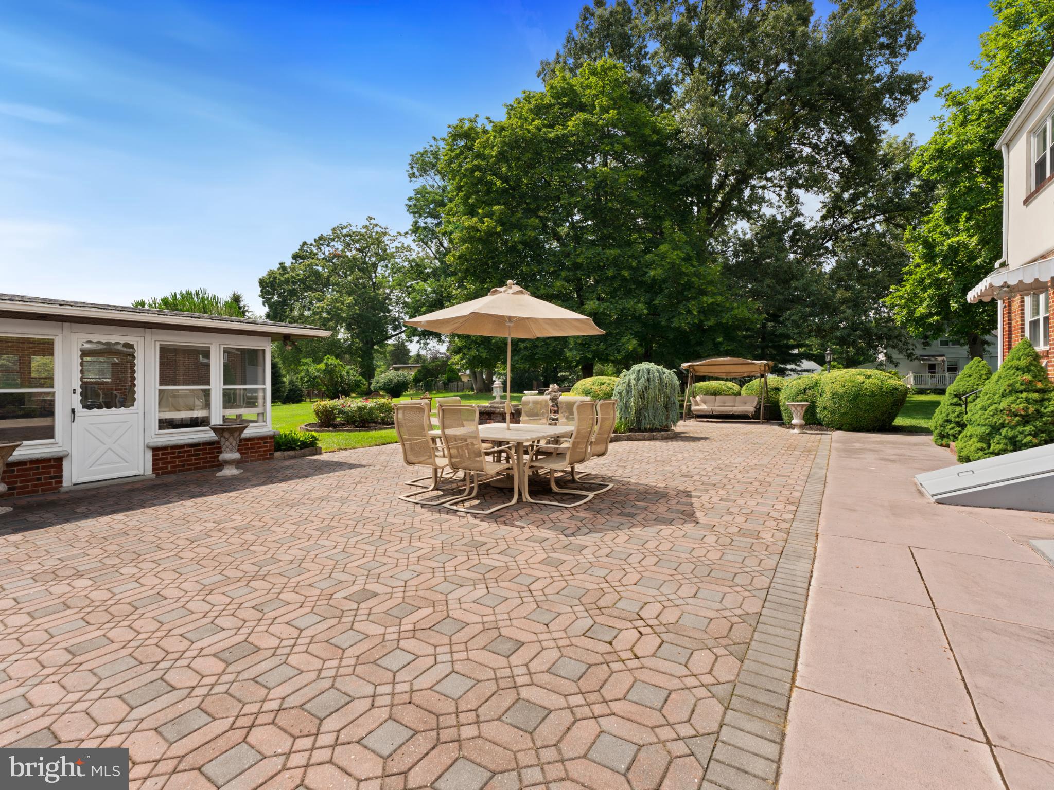 198 S LINCOLN AVENUE