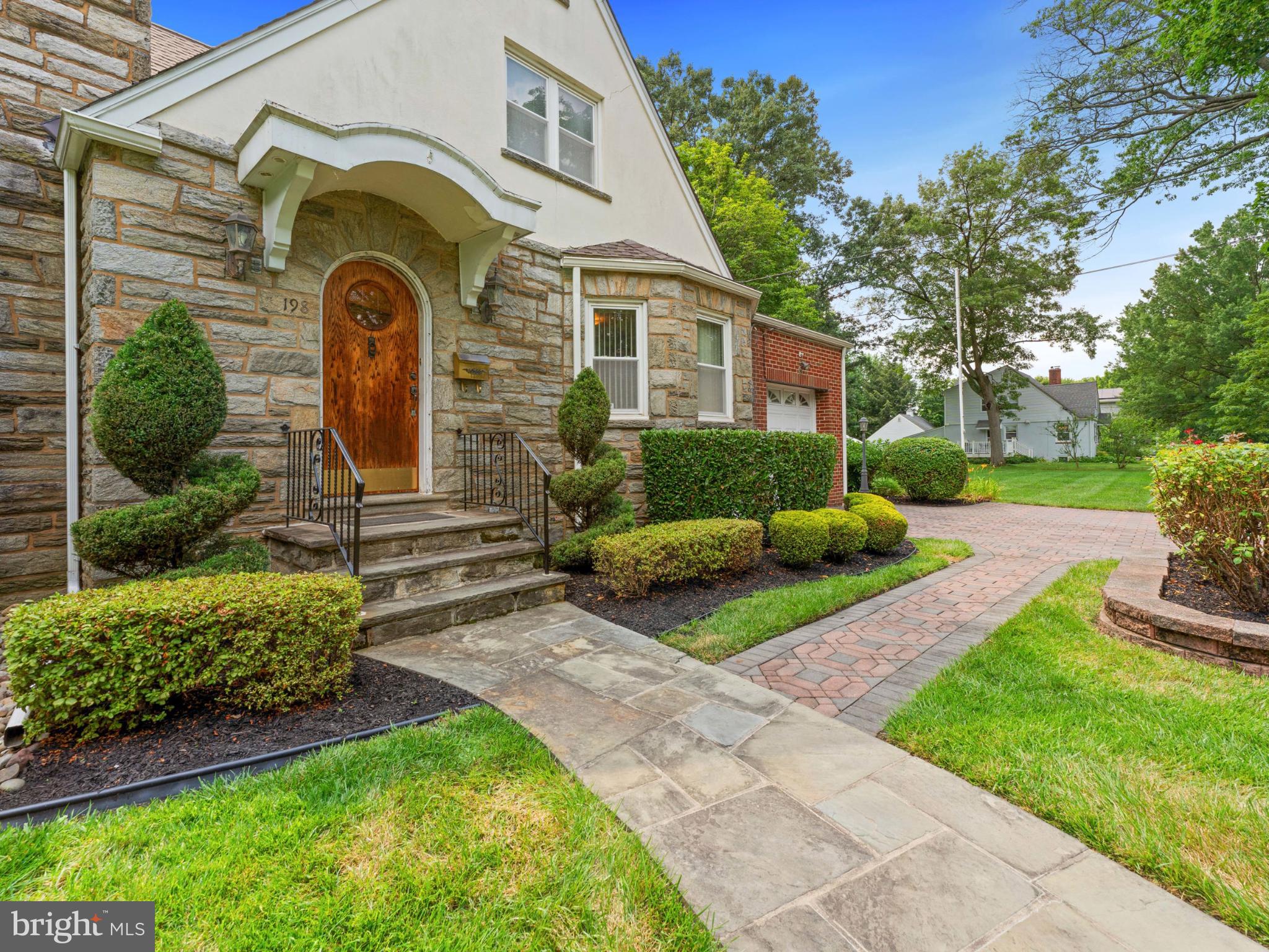 198 S LINCOLN AVENUE