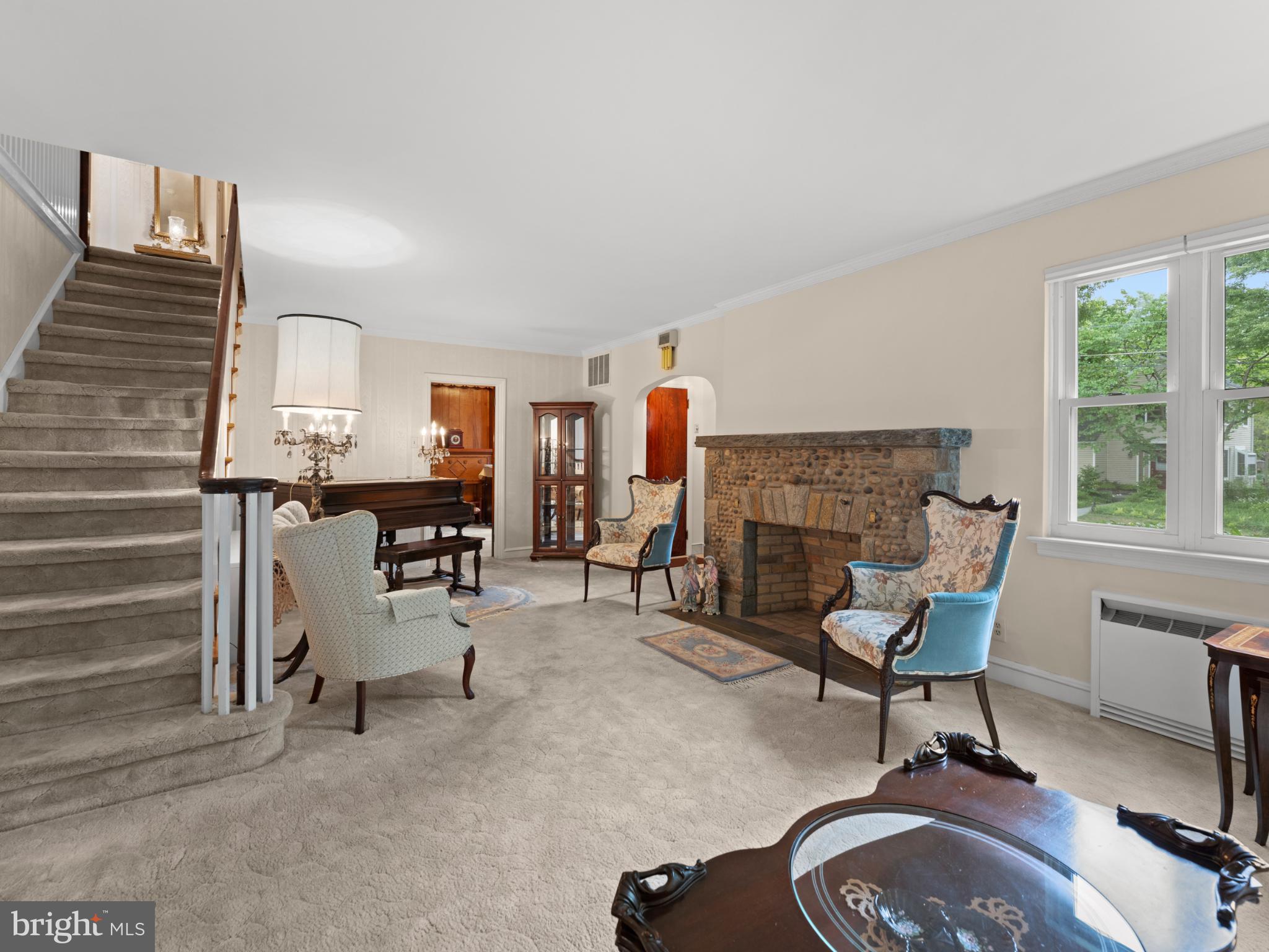 198 S LINCOLN AVENUE