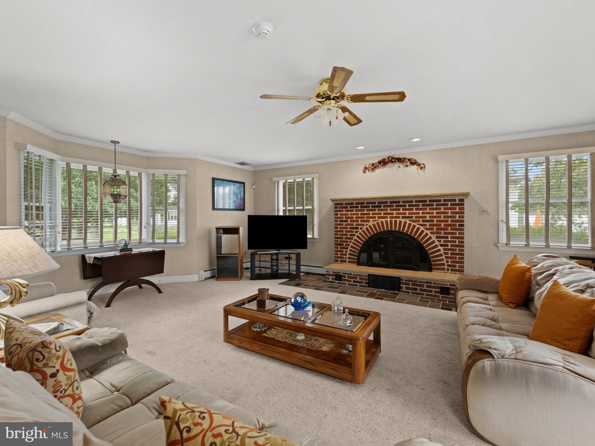 198 S LINCOLN AVENUE