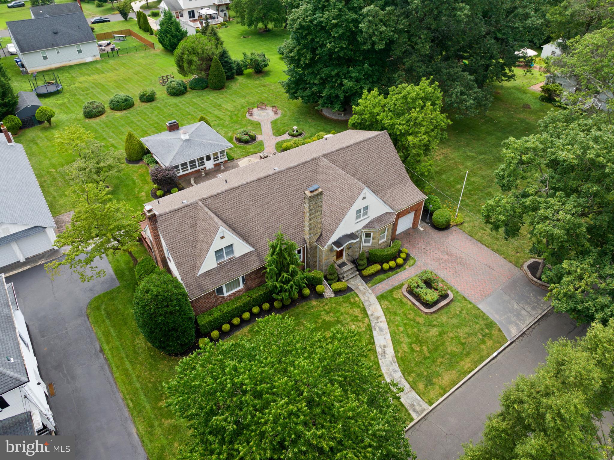 198 S LINCOLN AVENUE