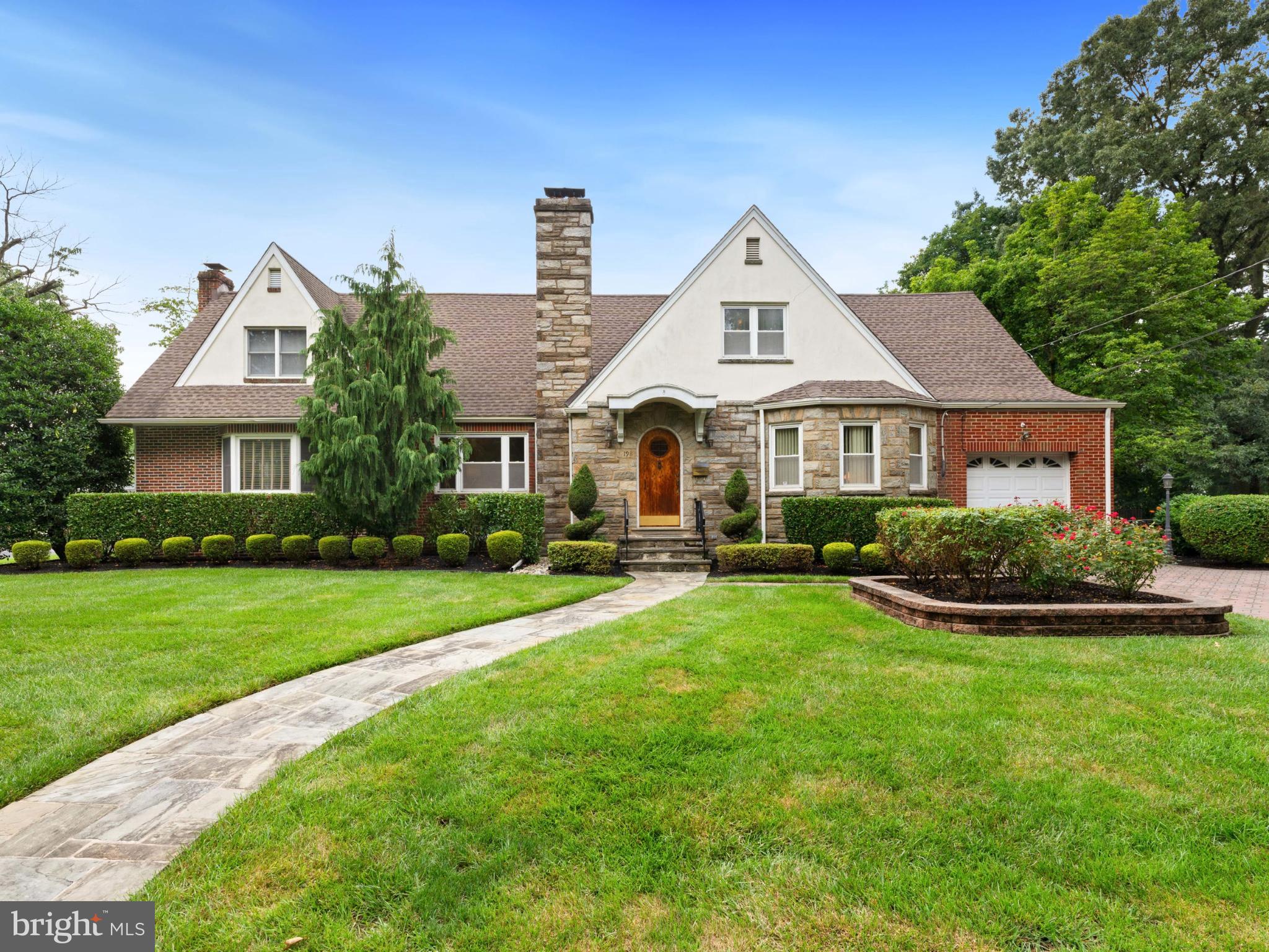 198 S LINCOLN AVENUE