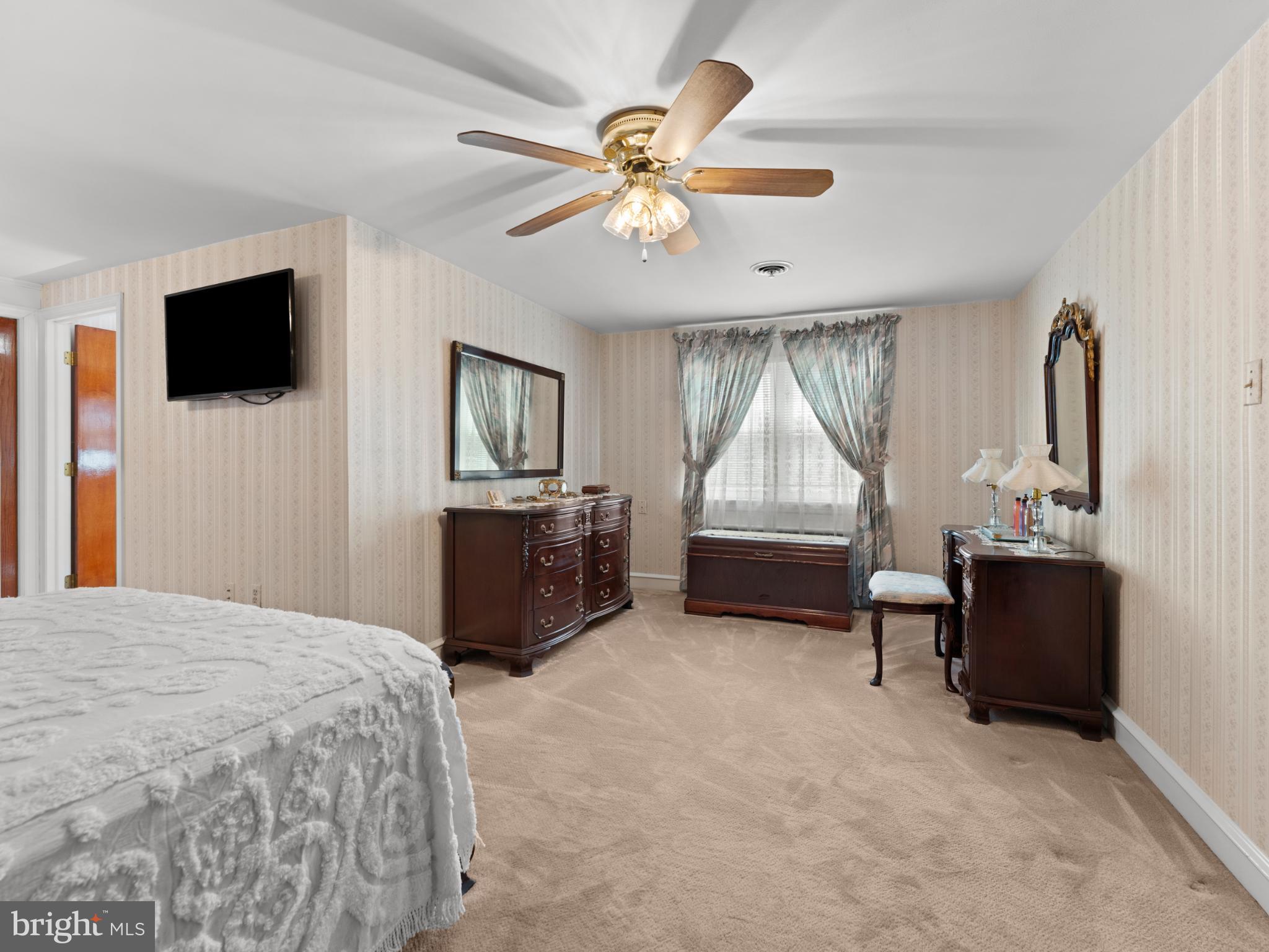 198 S LINCOLN AVENUE