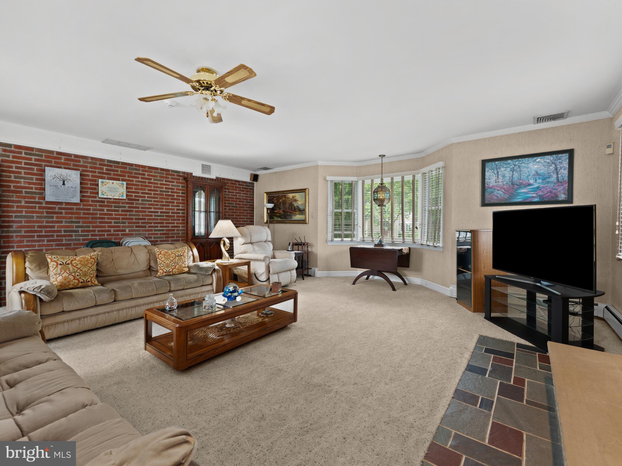 198 S LINCOLN AVENUE