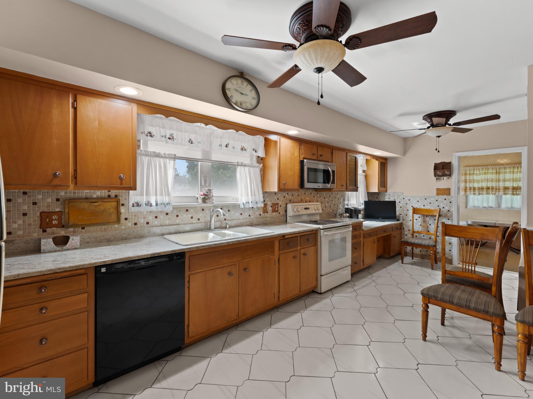 198 S LINCOLN AVENUE