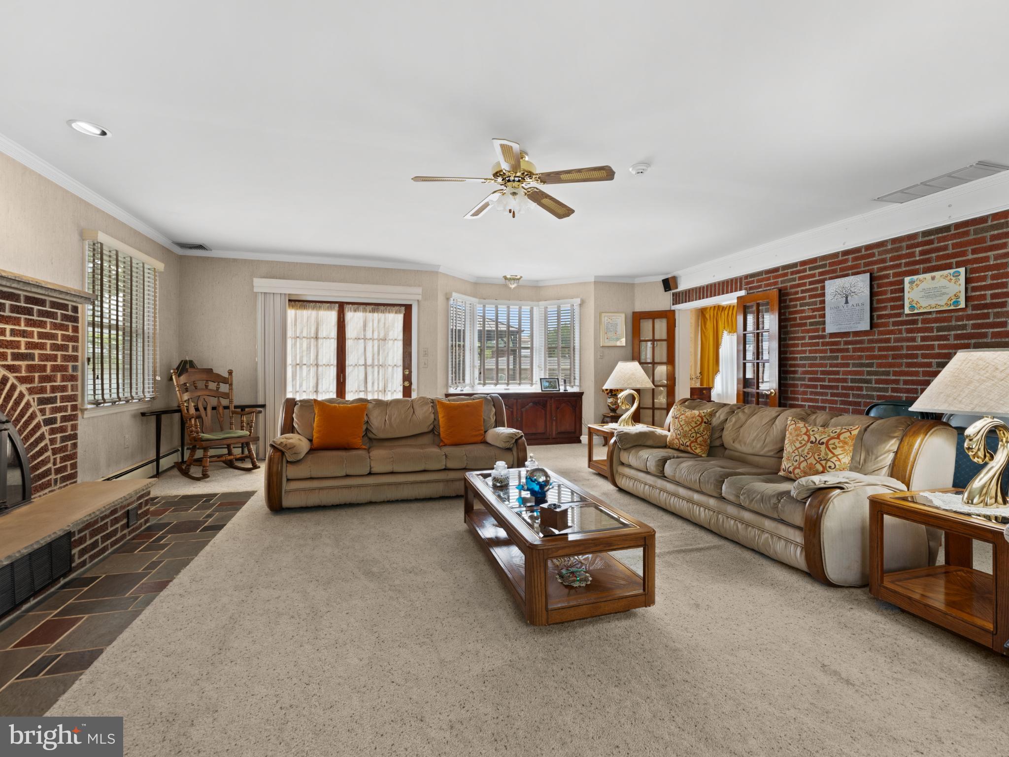 198 S LINCOLN AVENUE