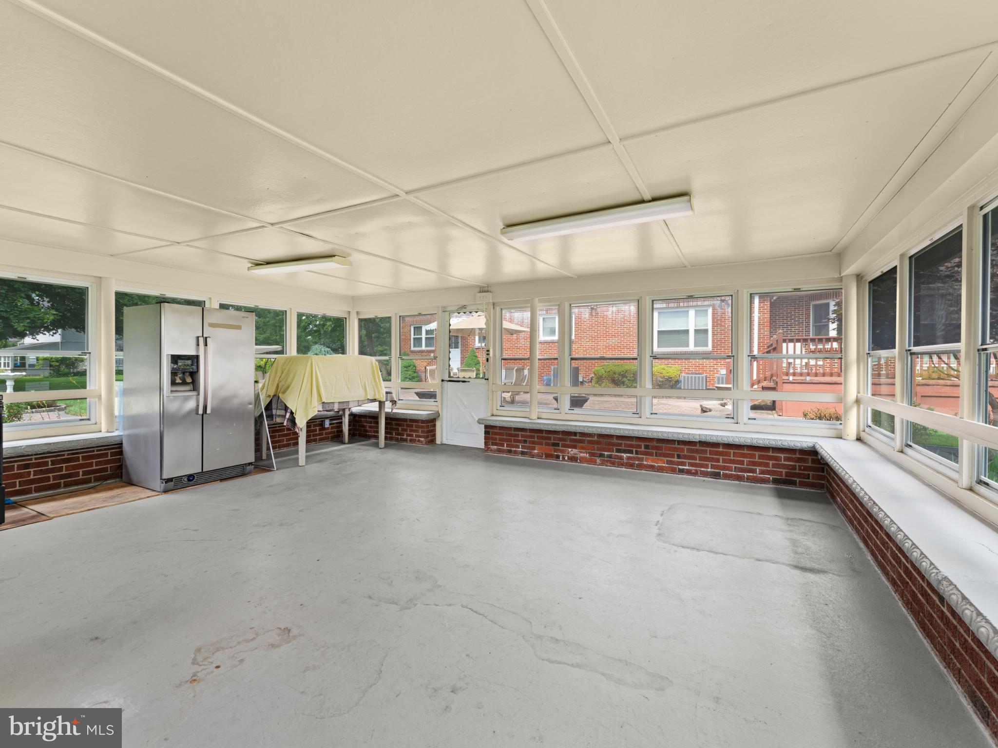 198 S LINCOLN AVENUE