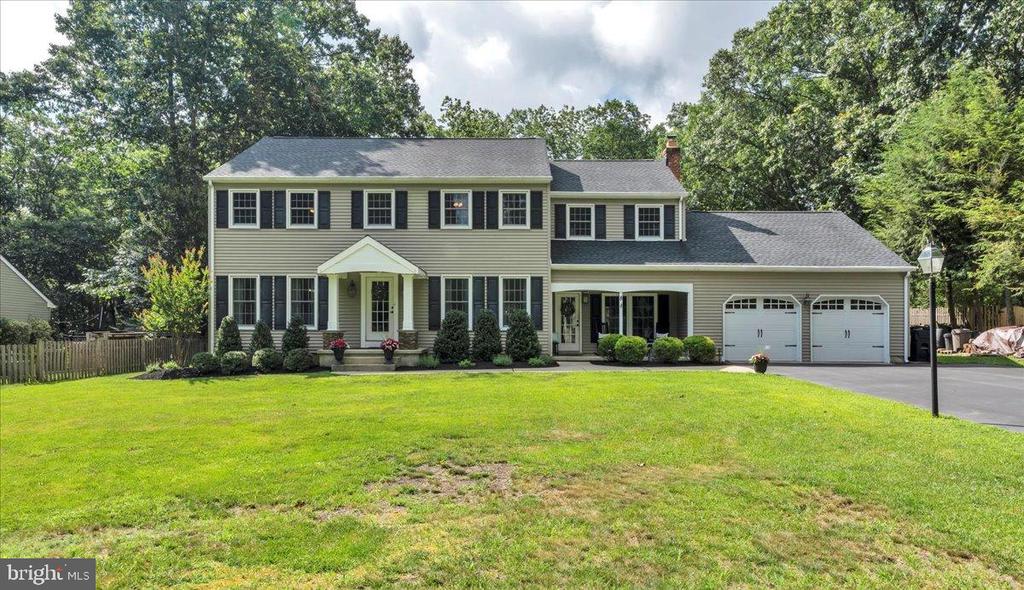 8 STONEHENGE DRIVE