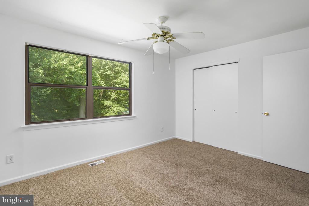 204 FOXWOOD LANE