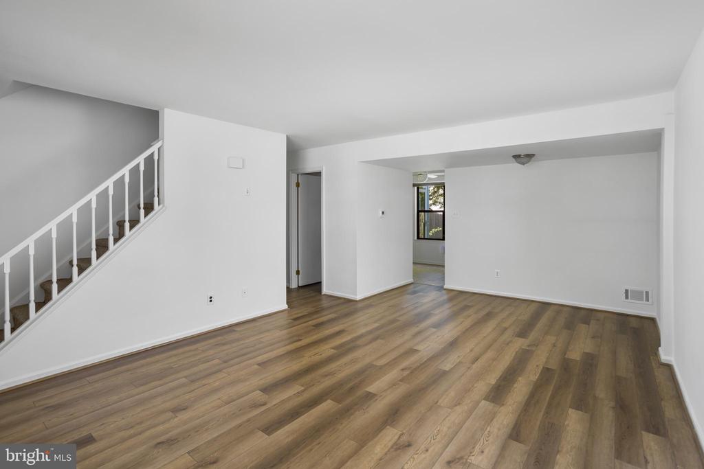 204 FOXWOOD LANE
