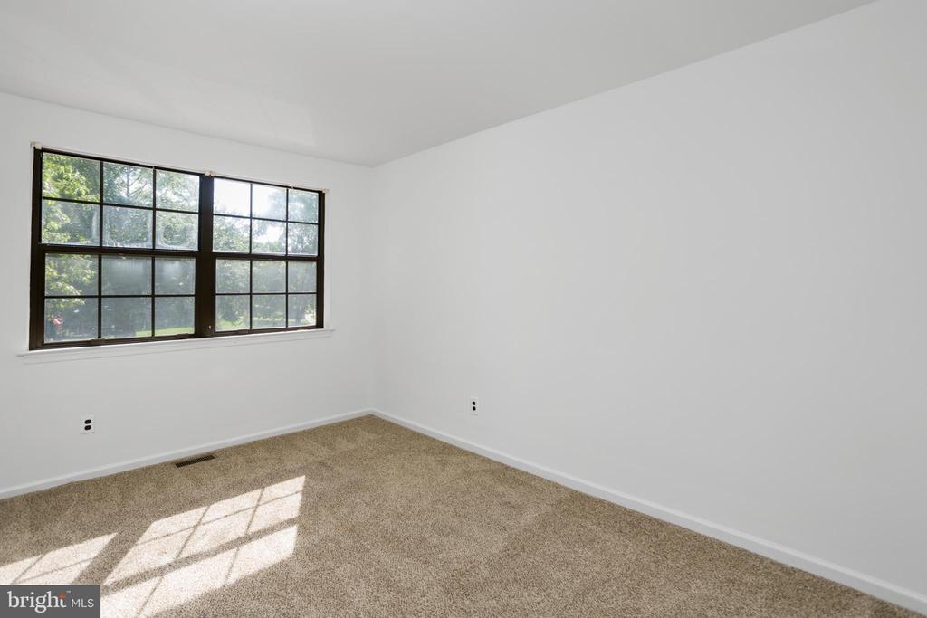 204 FOXWOOD LANE