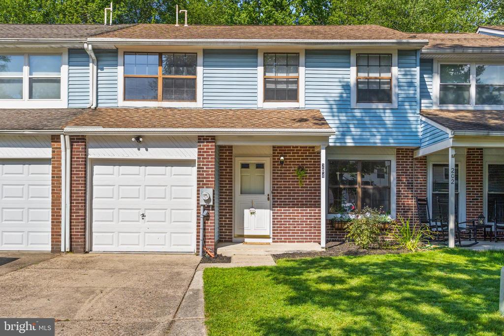 204 FOXWOOD LANE
