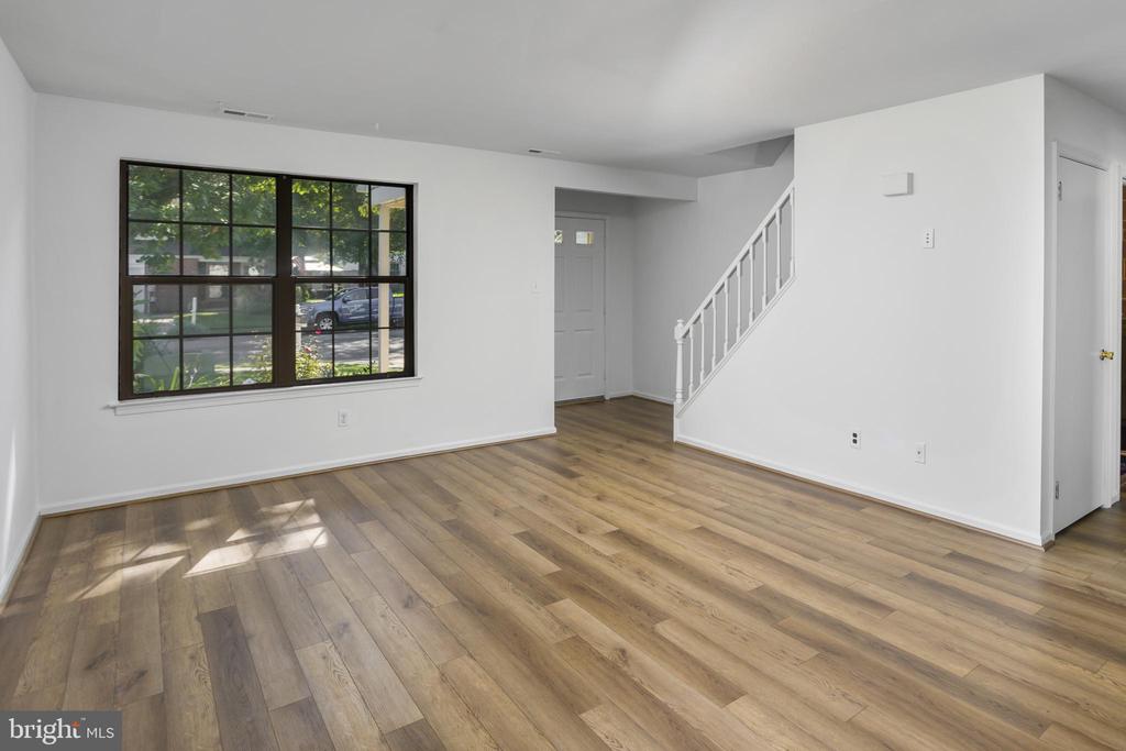 204 FOXWOOD LANE