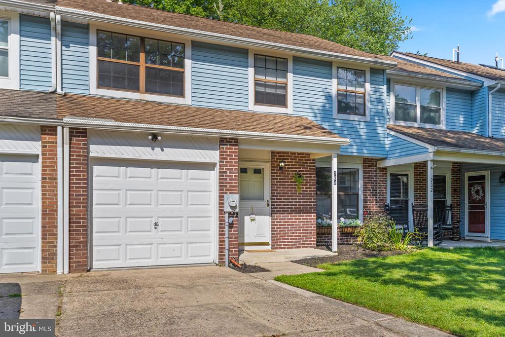 204 FOXWOOD LANE