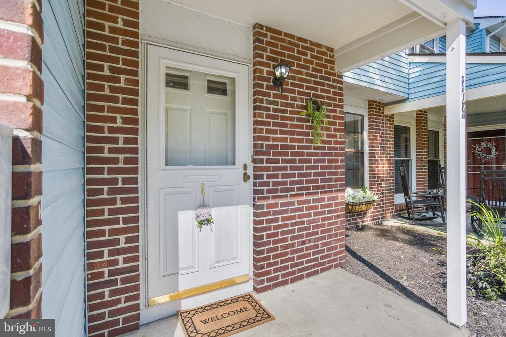 204 FOXWOOD LANE