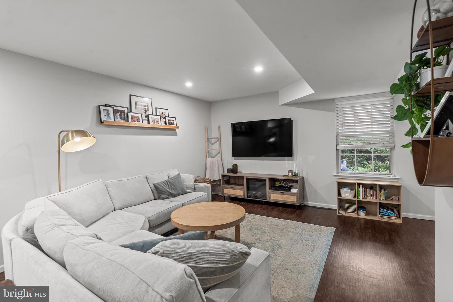 44 Woodlake Dr