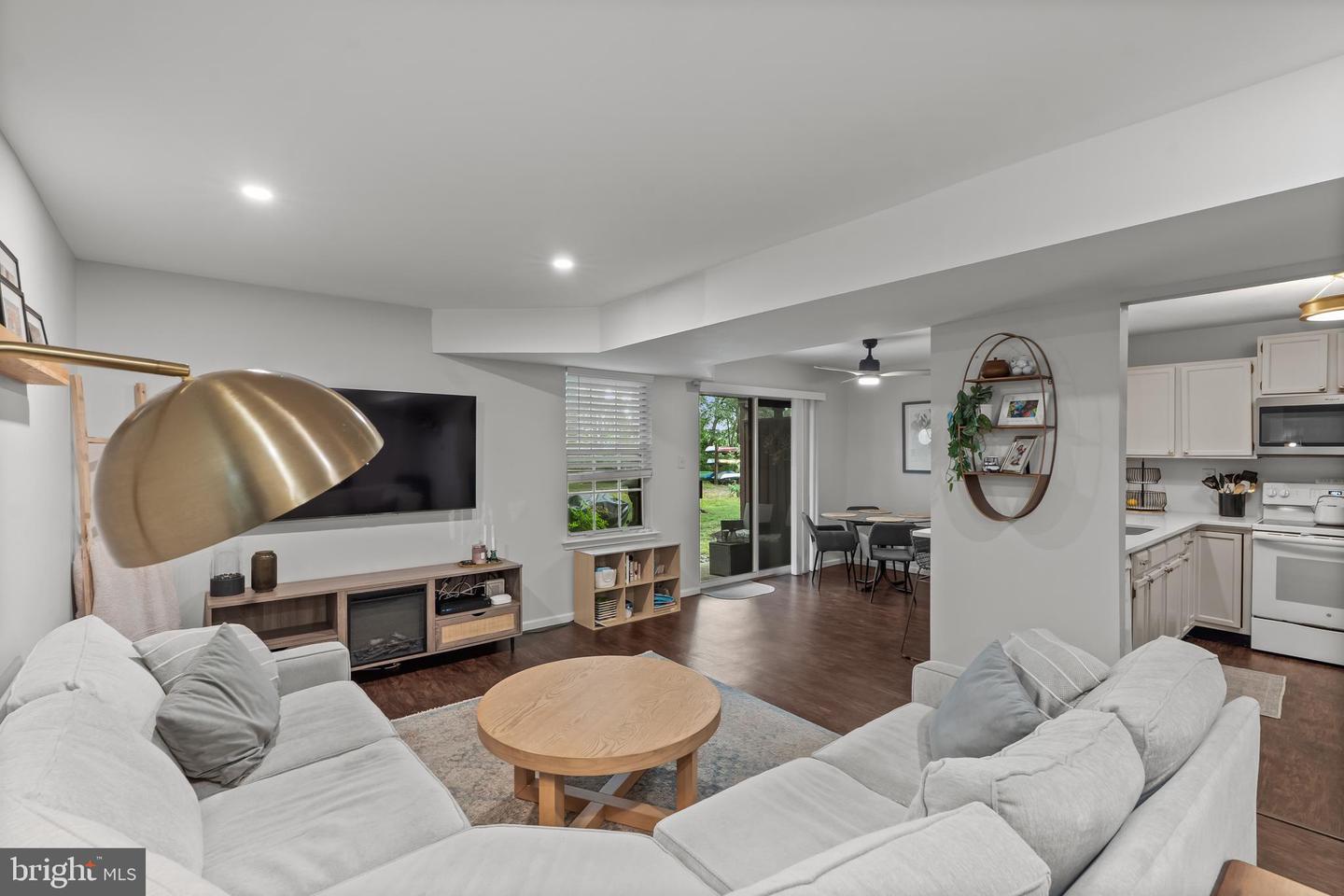 44 Woodlake Dr